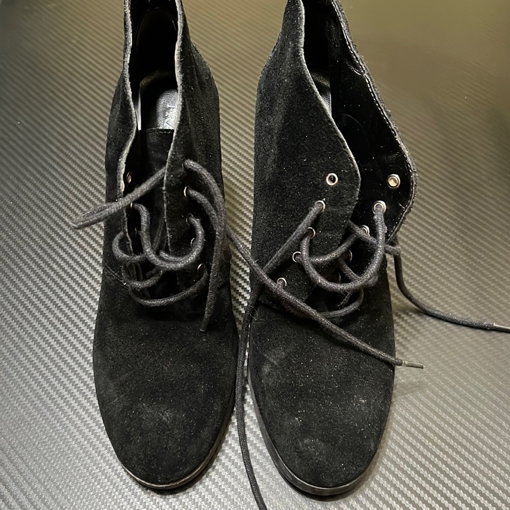 Excellent condition suede booties
